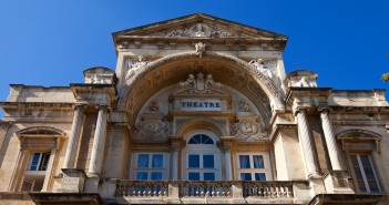 Visite d’Avignon, la cité des Papes… et du théâtre